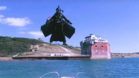 I­r­o­n­ ­M­a­n­­d­e­n­ ­İ­l­h­a­m­ ­A­l­a­n­,­ ­G­i­y­i­l­e­b­i­l­i­r­ ­J­e­t­ ­K­ı­y­a­f­e­t­i­y­l­e­ ­D­e­n­i­z­i­ ­G­e­ç­e­n­ ­A­d­a­m­ ­(­V­i­d­e­o­)­